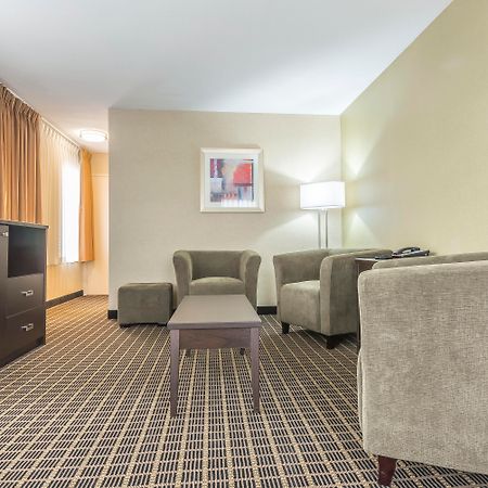 Quality Inn & Suites Downtown Γουίντσορ Εξωτερικό φωτογραφία