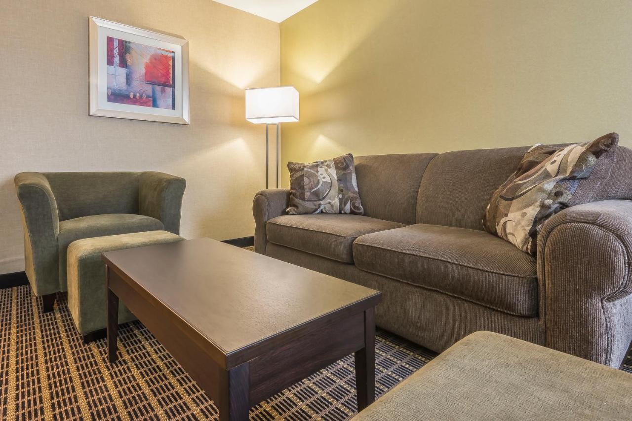 Quality Inn & Suites Downtown Γουίντσορ Εξωτερικό φωτογραφία