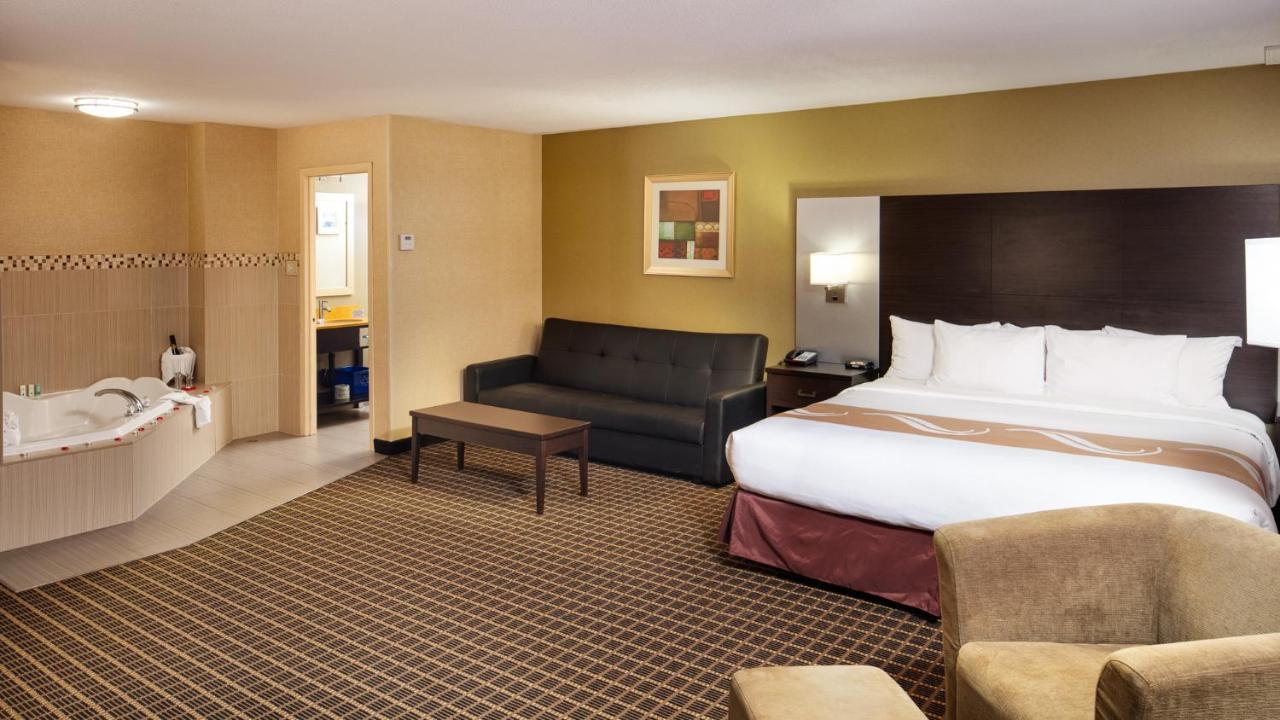 Quality Inn & Suites Downtown Γουίντσορ Εξωτερικό φωτογραφία