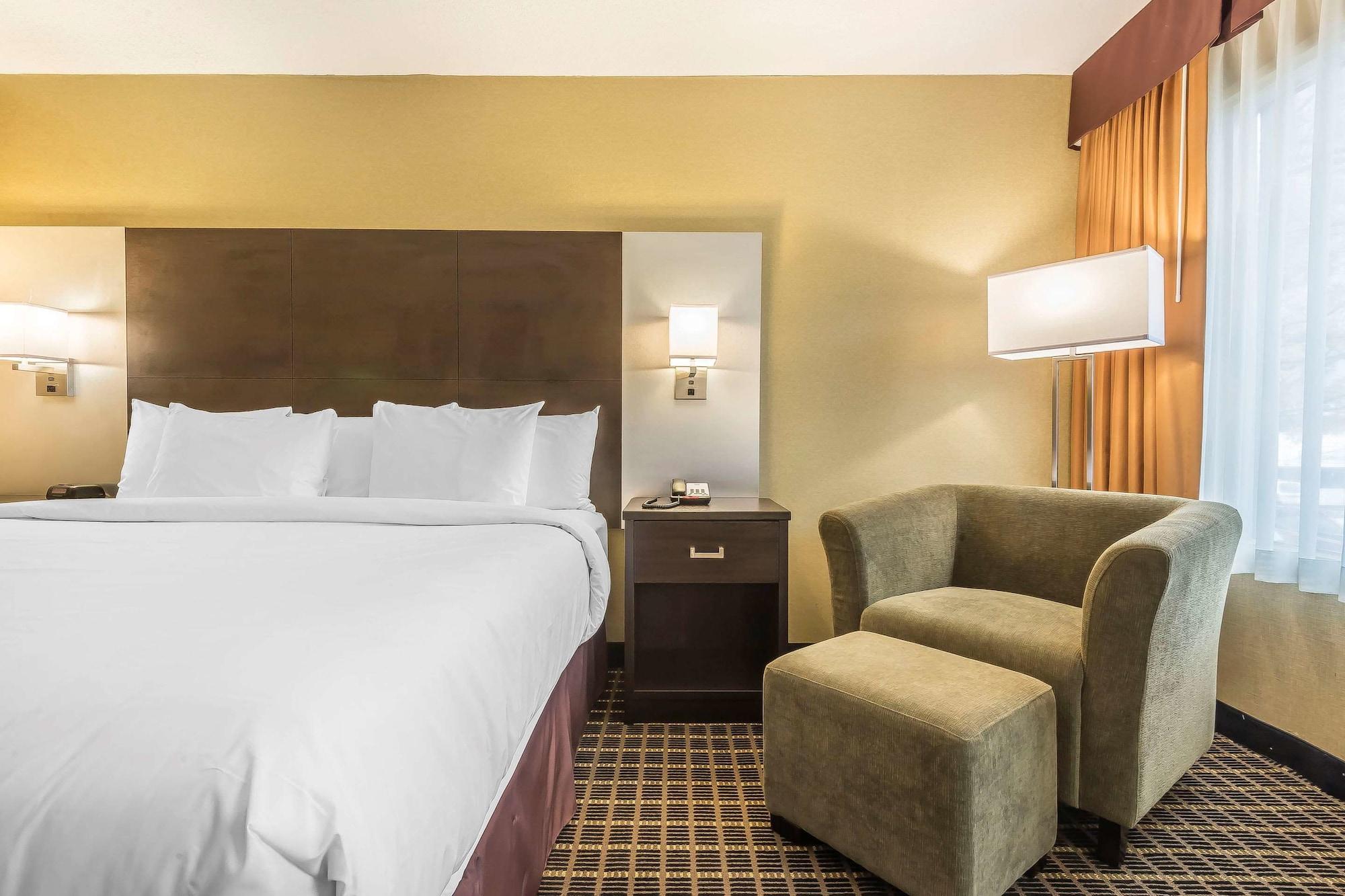 Quality Inn & Suites Downtown Γουίντσορ Εξωτερικό φωτογραφία
