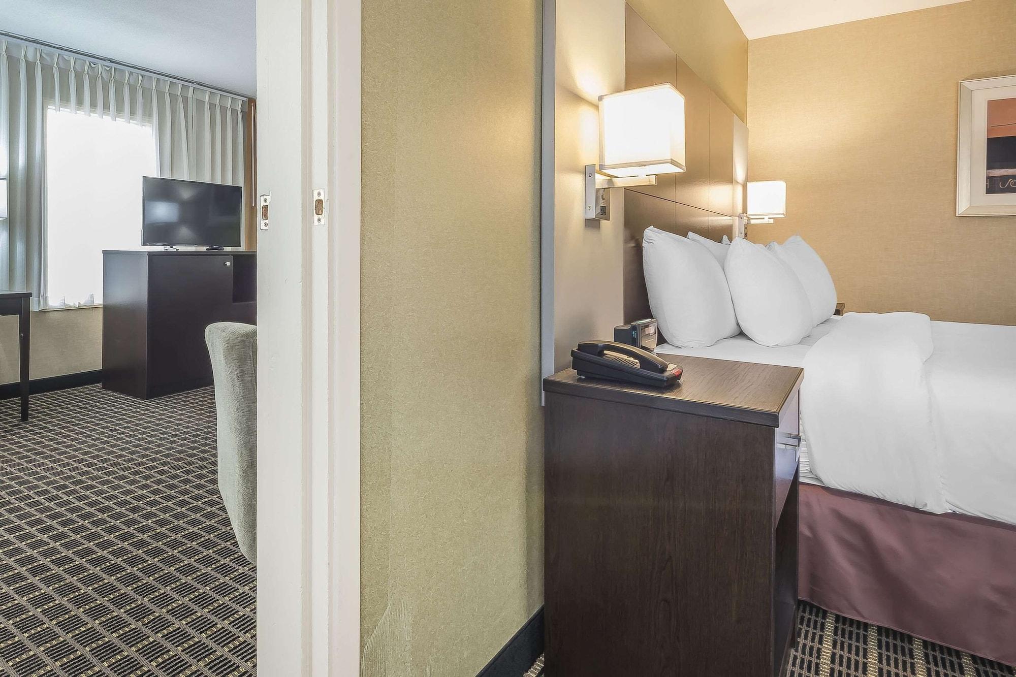 Quality Inn & Suites Downtown Γουίντσορ Εξωτερικό φωτογραφία