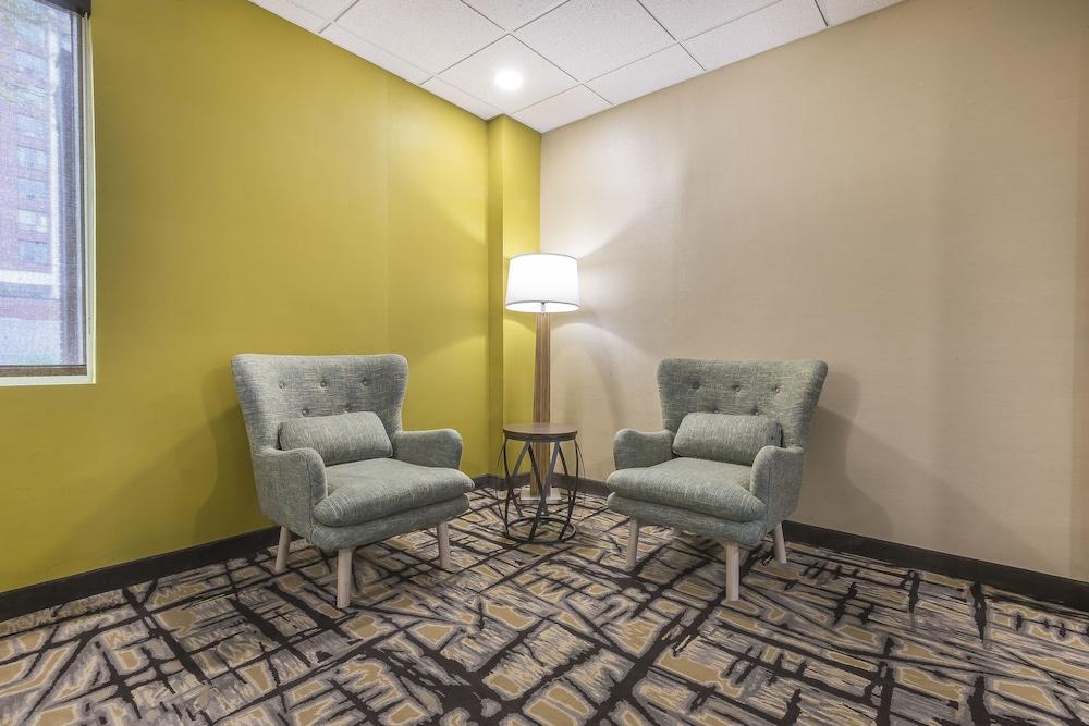 Quality Inn & Suites Downtown Γουίντσορ Εξωτερικό φωτογραφία