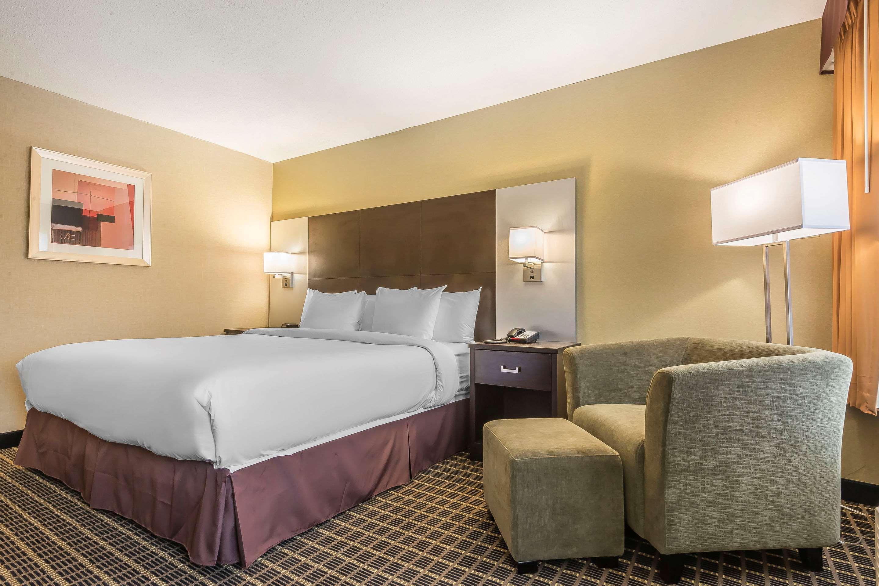 Quality Inn & Suites Downtown Γουίντσορ Εξωτερικό φωτογραφία