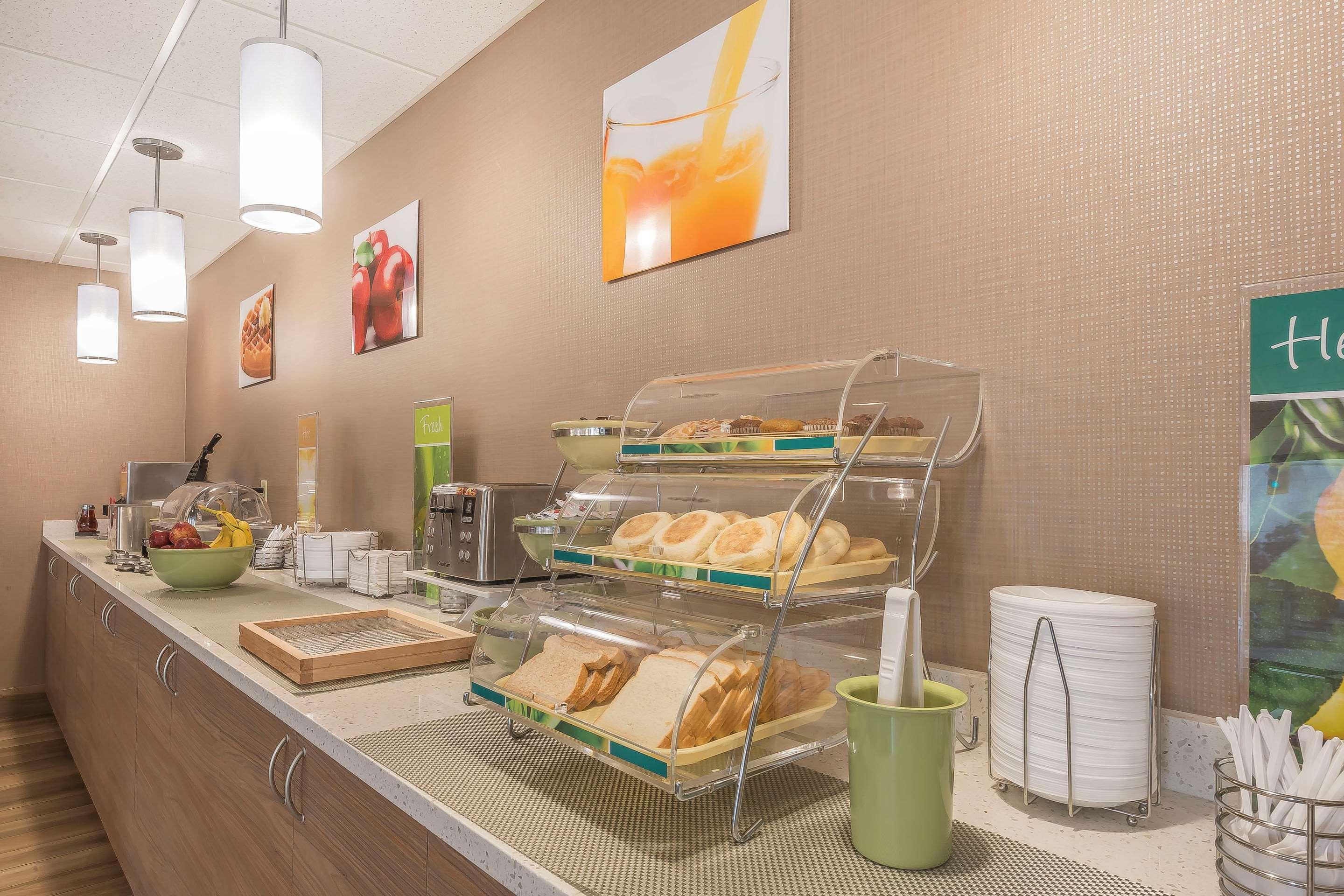 Quality Inn & Suites Downtown Γουίντσορ Εξωτερικό φωτογραφία