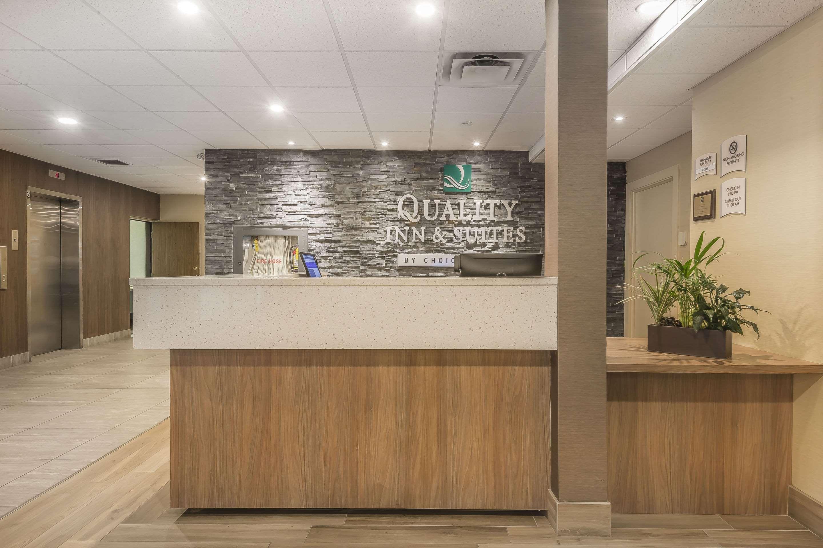 Quality Inn & Suites Downtown Γουίντσορ Εξωτερικό φωτογραφία