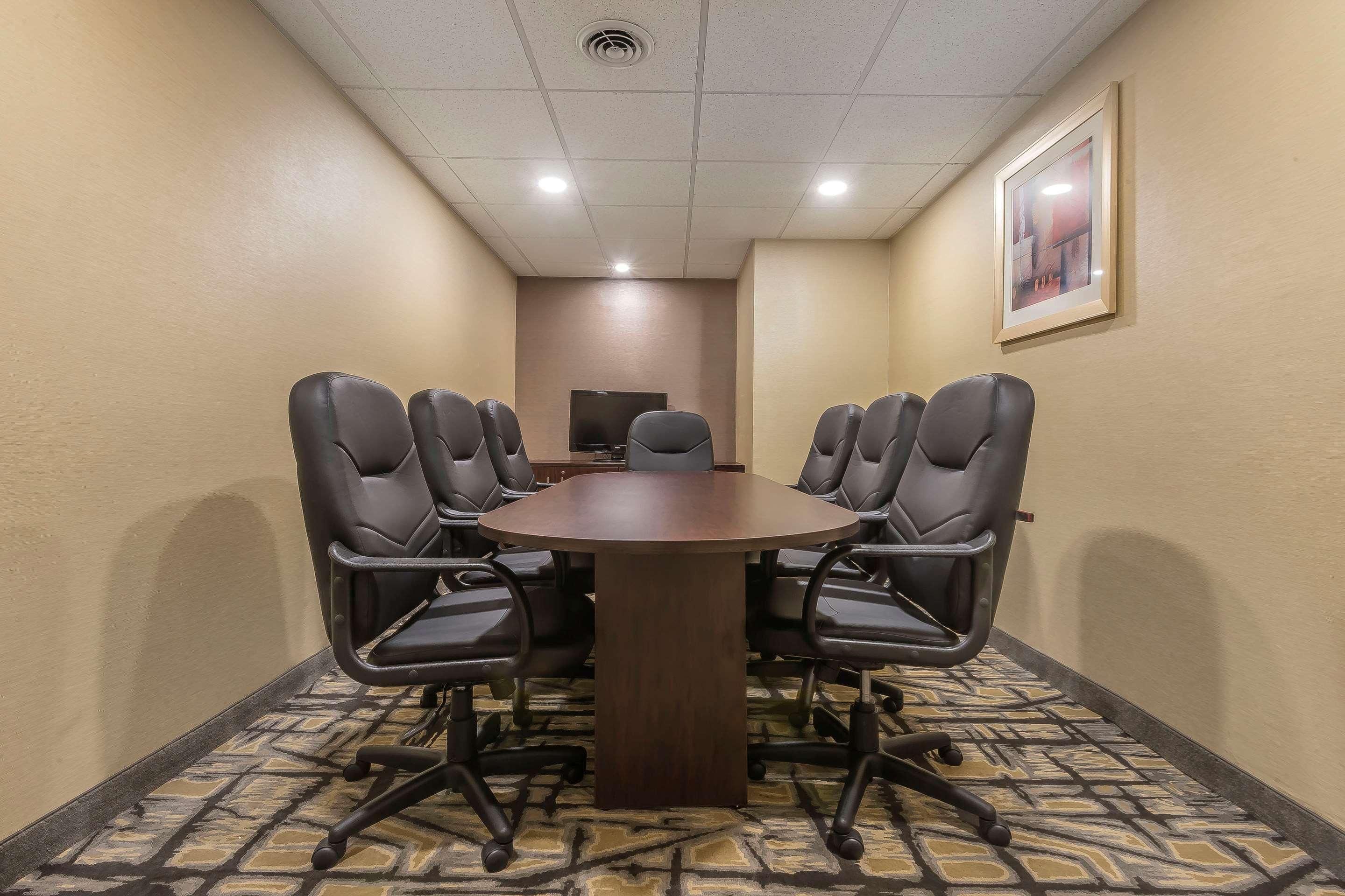 Quality Inn & Suites Downtown Γουίντσορ Εξωτερικό φωτογραφία