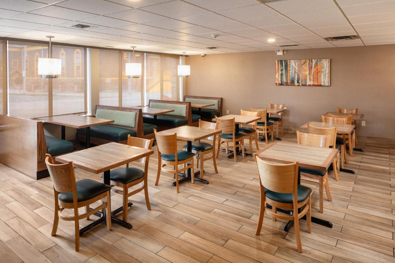 Quality Inn & Suites Downtown Γουίντσορ Εξωτερικό φωτογραφία