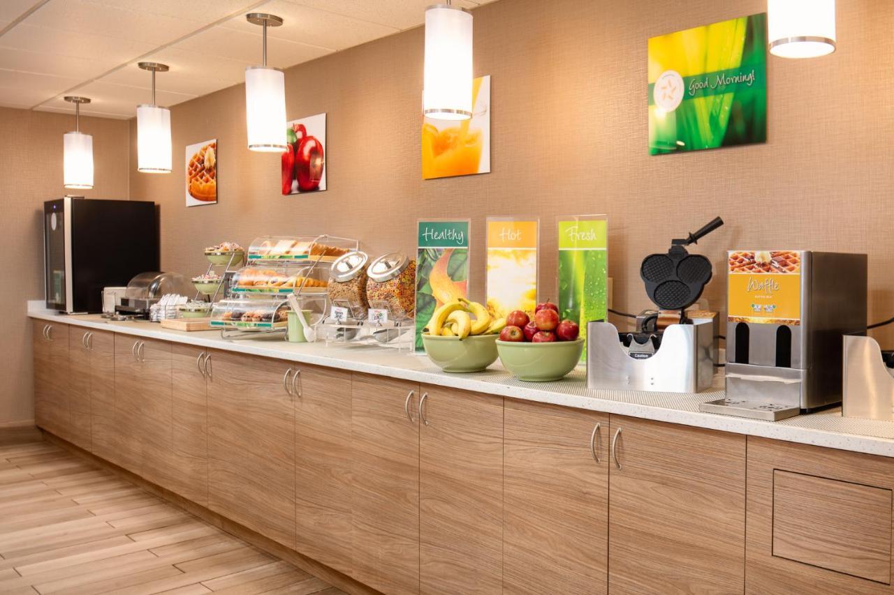 Quality Inn & Suites Downtown Γουίντσορ Εξωτερικό φωτογραφία