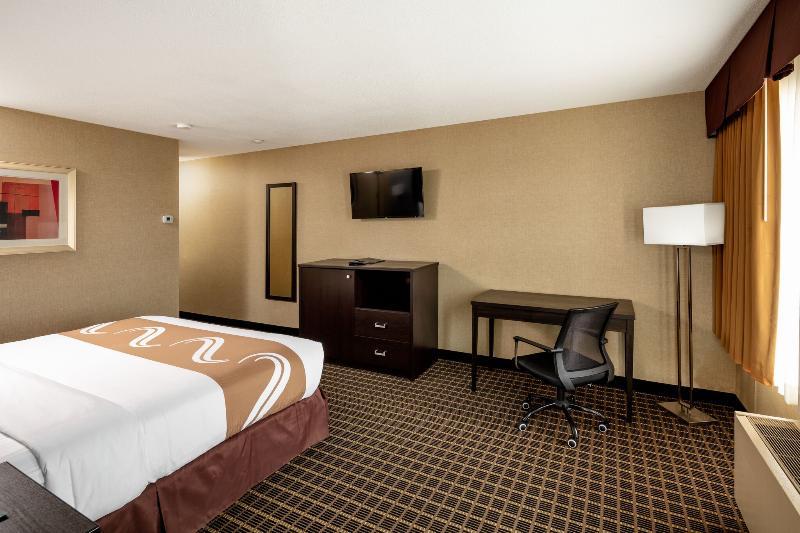 Quality Inn & Suites Downtown Γουίντσορ Εξωτερικό φωτογραφία